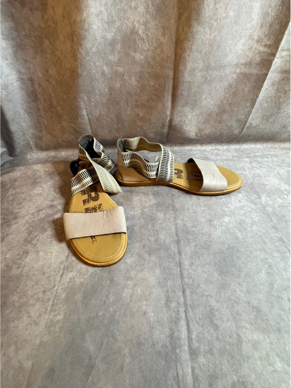Sorel Women’s Ella Sandals Size 10 Gray Leather Strappy Flat Ankle Strap